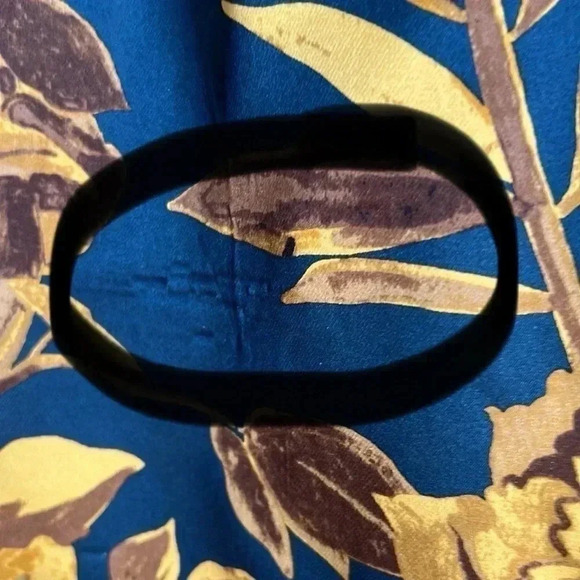 Tory Burch Sleeveless Silk-Blend 1/4 Signature Button Top Blouse Size 2 - Picture 14 of 16